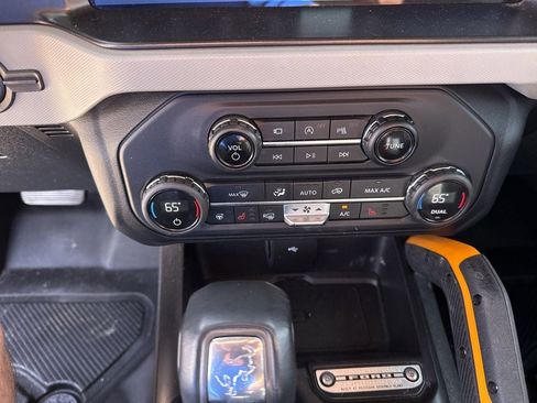 Used 2021 Ford Bronco Badlands image 26