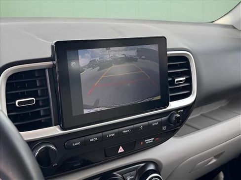 Certified 2024 Hyundai Venue SEL FWD image 31