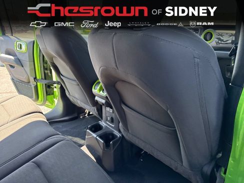 Used 2019 Jeep Wrangler Unlimited Sahara w/ Uconnect 4C Nav & Sound Group AWD/4WD image 29