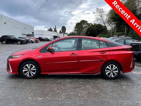 Used 2017 Toyota Prius Prime Premium image 7