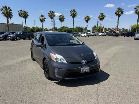Used 2013 Toyota Prius Two FWD image 3