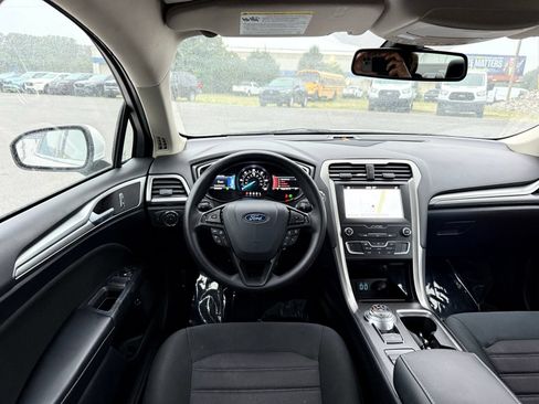 Used 2019 Ford Fusion SE FWD image 22