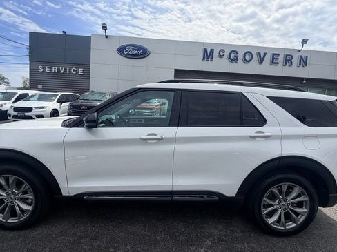 Used 2023 Ford Explorer XLT w/ Equipment Group 202A AWD/4WD image 4