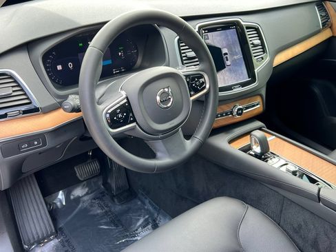 Used 2025 Volvo XC90 T8 Plus w/ Protection Package Premier AWD/4WD image 21