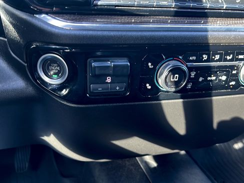 Used 2024 Chevrolet Silverado 2500 LT AWD/4WD image 19