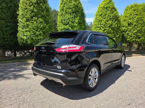 Used 2022 Ford Edge Titanium image 5