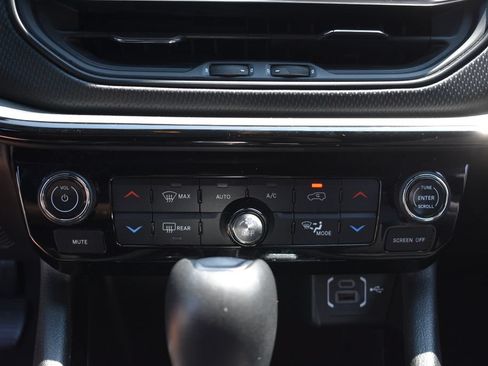 Used 2025 Jeep Compass Trailhawk AWD/4WD image 19