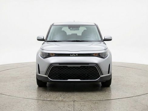 Used 2025 Kia Soul LX w/ LX Technology Package FWD image 2