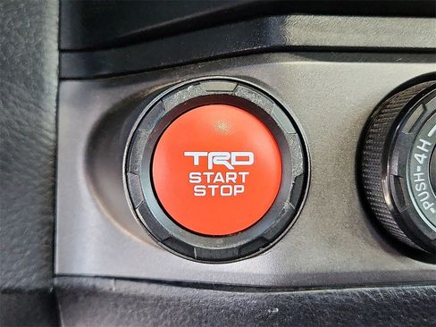 Used 2021 Toyota Tacoma TRD Off-Road w/ Technology Package image 19