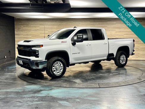 Used 2025 Chevrolet Silverado 2500 LT AWD/4WD image 9