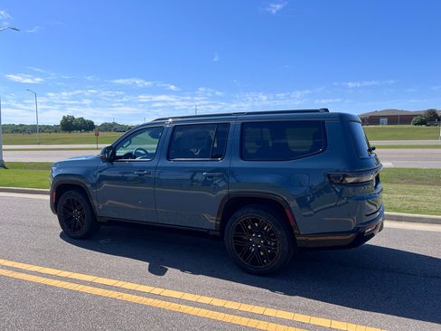 New 2026 Jeep Grand Wagoneer Limited AWD/4WD image 9