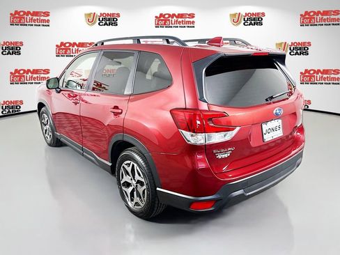 Certified 2022 Subaru Forester Premium AWD/4WD image 2