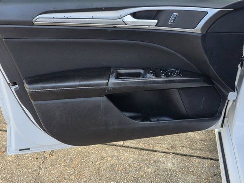 Used 2020 Ford Fusion SE FWD image 33