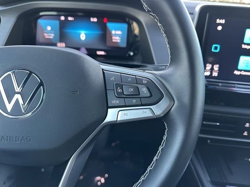 Used 2025 Volkswagen Atlas Cross Sport SE image 15