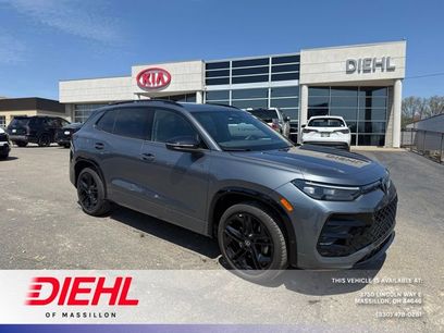 Used 2025 Volkswagen Tiguan SE R-Line