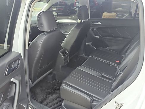 Used 2022 Volkswagen Tiguan SE AWD/4WD image 12