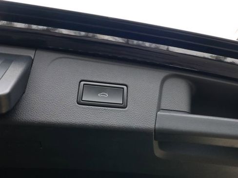 Used 2018 Volkswagen Atlas SEL w/ R-Line Package image 42