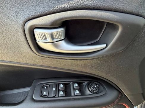 Used 2018 Jeep Compass Trailhawk w/ Popular Equipment Group AWD/4WD image 23