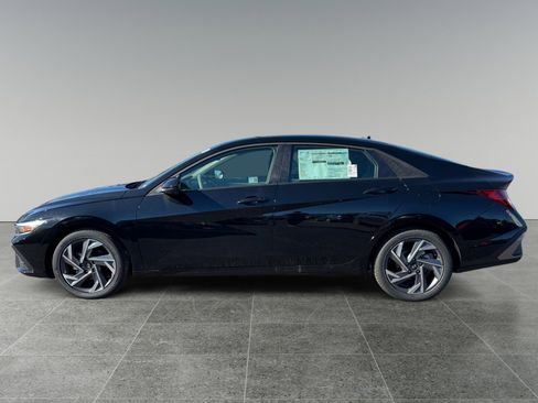 New 2025 Hyundai Elantra Sport image 2