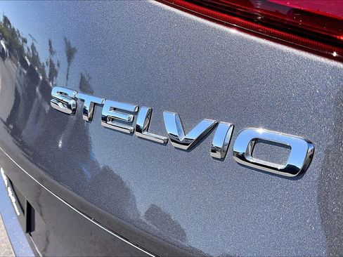 Used 2022 Alfa Romeo Stelvio Ti image 6