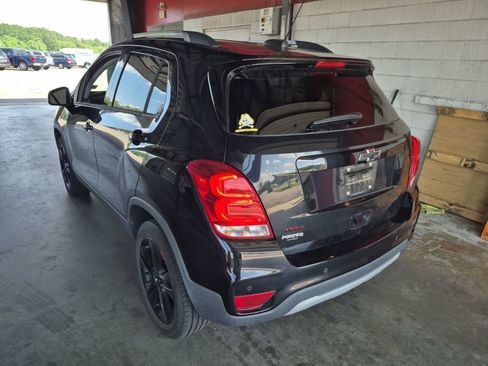 Used 2020 Chevrolet Trax LT w/ Sun & Sound Package AWD/4WD image 3
