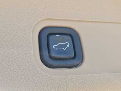 Used 2013 GMC Yukon Denali RWD image 16