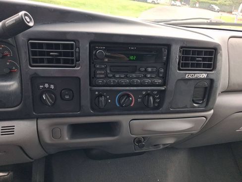 Used 2005 Ford Excursion XLT AWD/4WD image 33