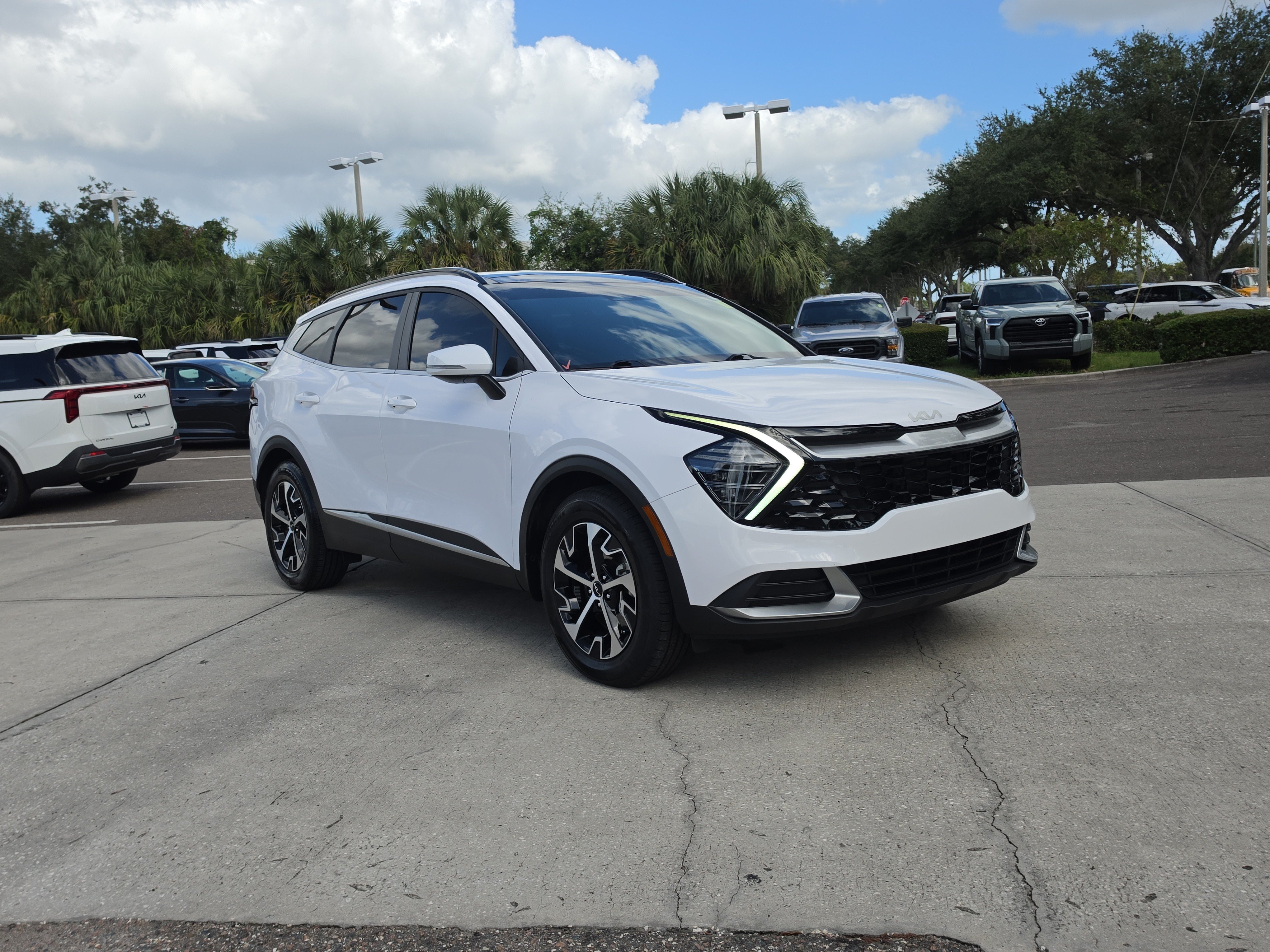 Certified 2025 Kia Sportage EX w/ Premium Package FWD image 2