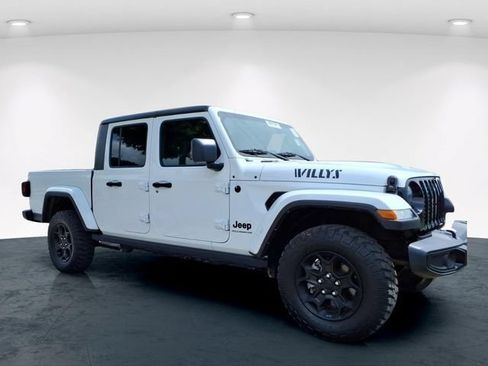 Used 2023 Jeep Gladiator Sport AWD/4WD image 5