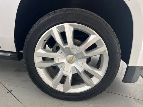 Used 2019 Chevrolet Suburban Premier AWD/4WD image 16