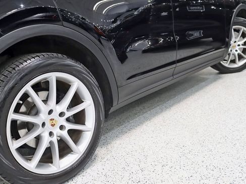 Used 2023 Porsche Cayenne image 12