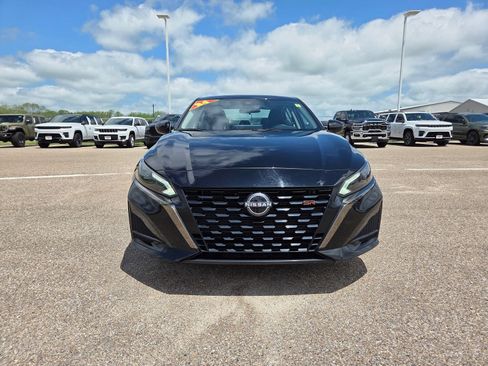 Used 2024 Nissan Altima 2.5 SR w/ SR Premium Package FWD image 2