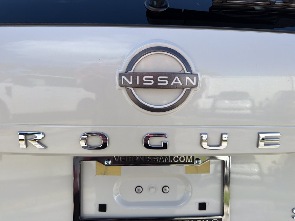 Used 2023 Nissan Rogue SV AWD/4WD image 9