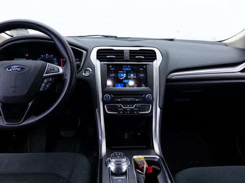 Used 2018 Ford Fusion SE w/ Fusion SE Technology Package FWD image 6