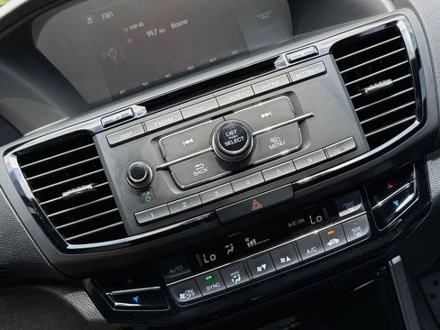 Used 2017 Honda Accord Sport image 24