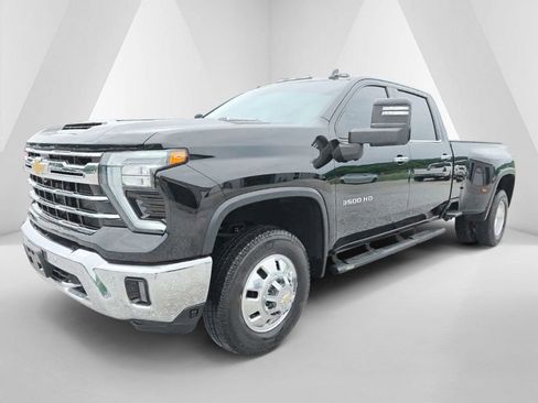 Used 2024 Chevrolet Silverado 3500 LTZ w/ LTZ Convenience Package AWD/4WD image 3