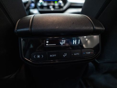 Used 2023 Toyota Highlander LE FWD image 34