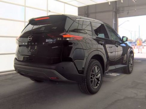 Used 2023 Nissan Rogue S FWD image 3