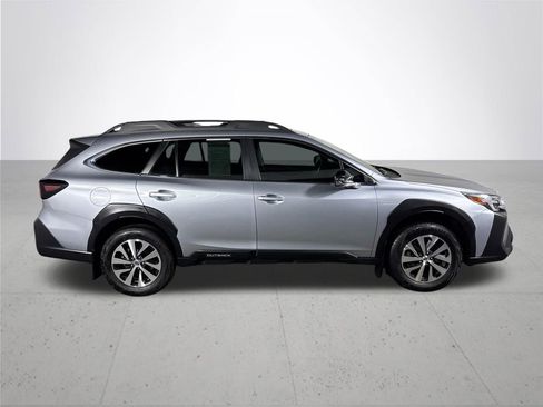Certified 2025 Subaru Outback Premium AWD/4WD image 6