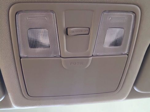 Used 2016 Hyundai Elantra SE image 34