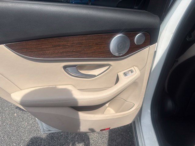 Used 2019 Mercedes-Benz C 300 Sedan image 19