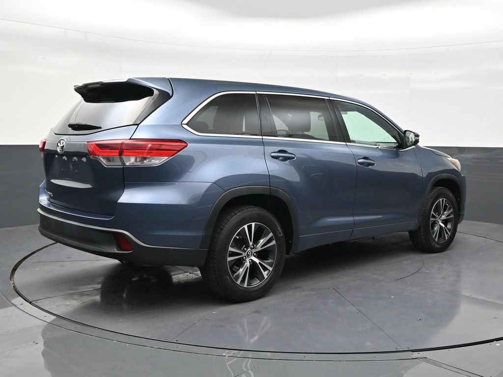 Used 2018 Toyota Highlander LE FWD image 5