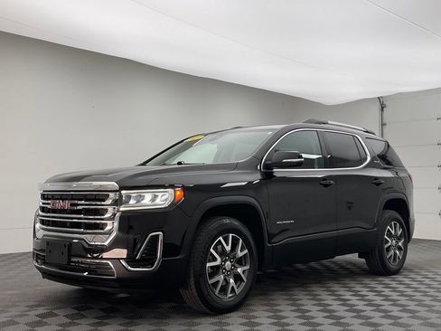 Used 2023 GMC Acadia SLE w/ Driver Convenience Package FWD image 2