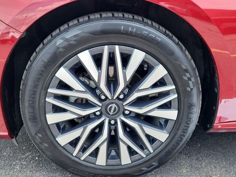 Used 2024 Nissan Altima 2.5 SV FWD image 15