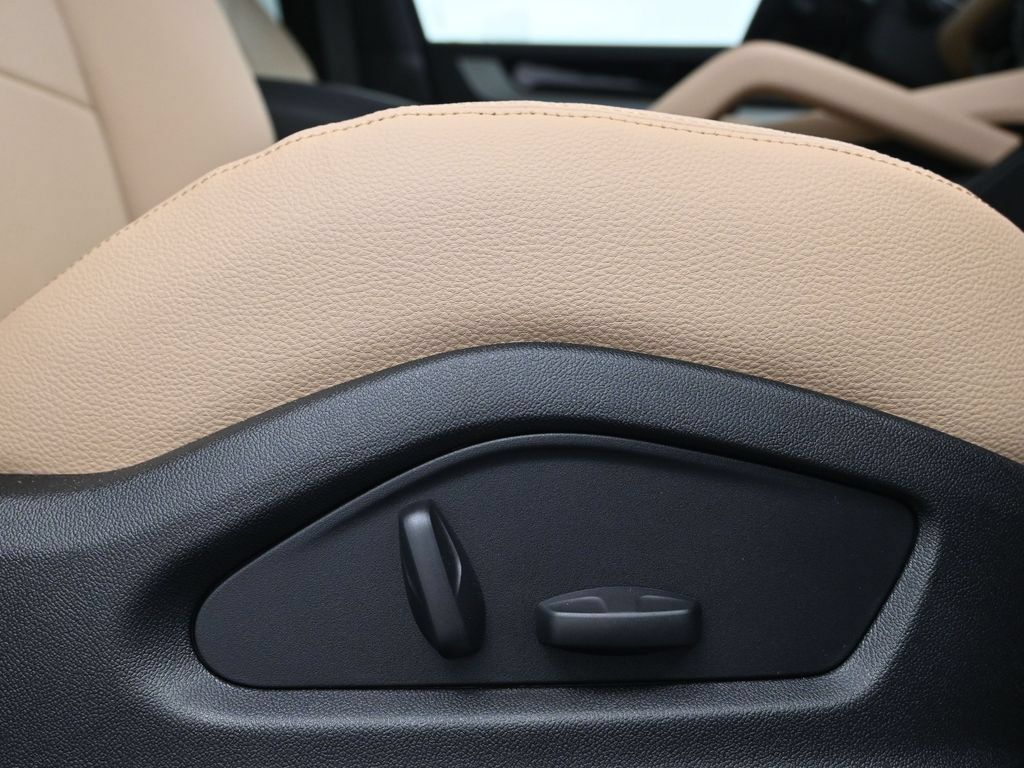 Certified 2026 Porsche Cayenne AWD/4WD image 14