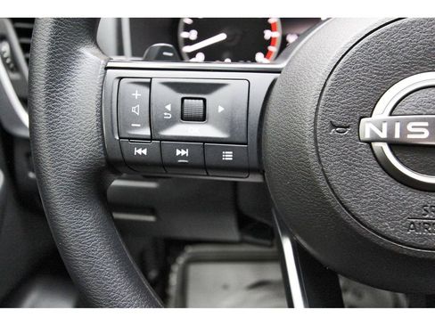 Used 2024 Nissan Rogue S FWD image 15