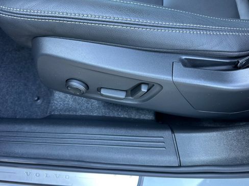 Used 2025 Volvo XC40 B5 Ultra w/ Climate Package image 14