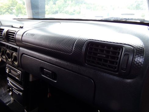 Used 2000 Toyota MR2 image 32