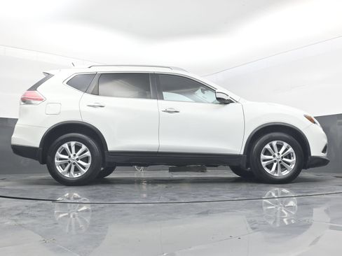 Used 2016 Nissan Rogue SV w/ SV Premium Package AWD/4WD image 30