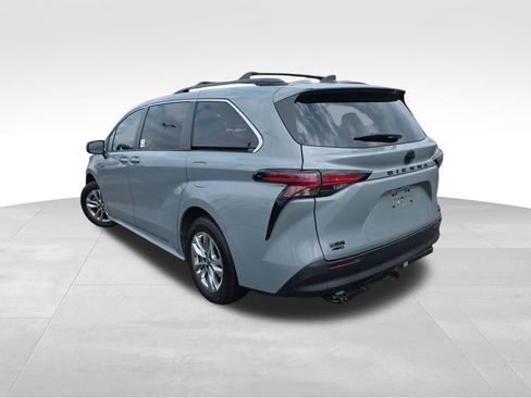 Used 2022 Toyota Sienna XLE Woodland Edition AWD/4WD image 7